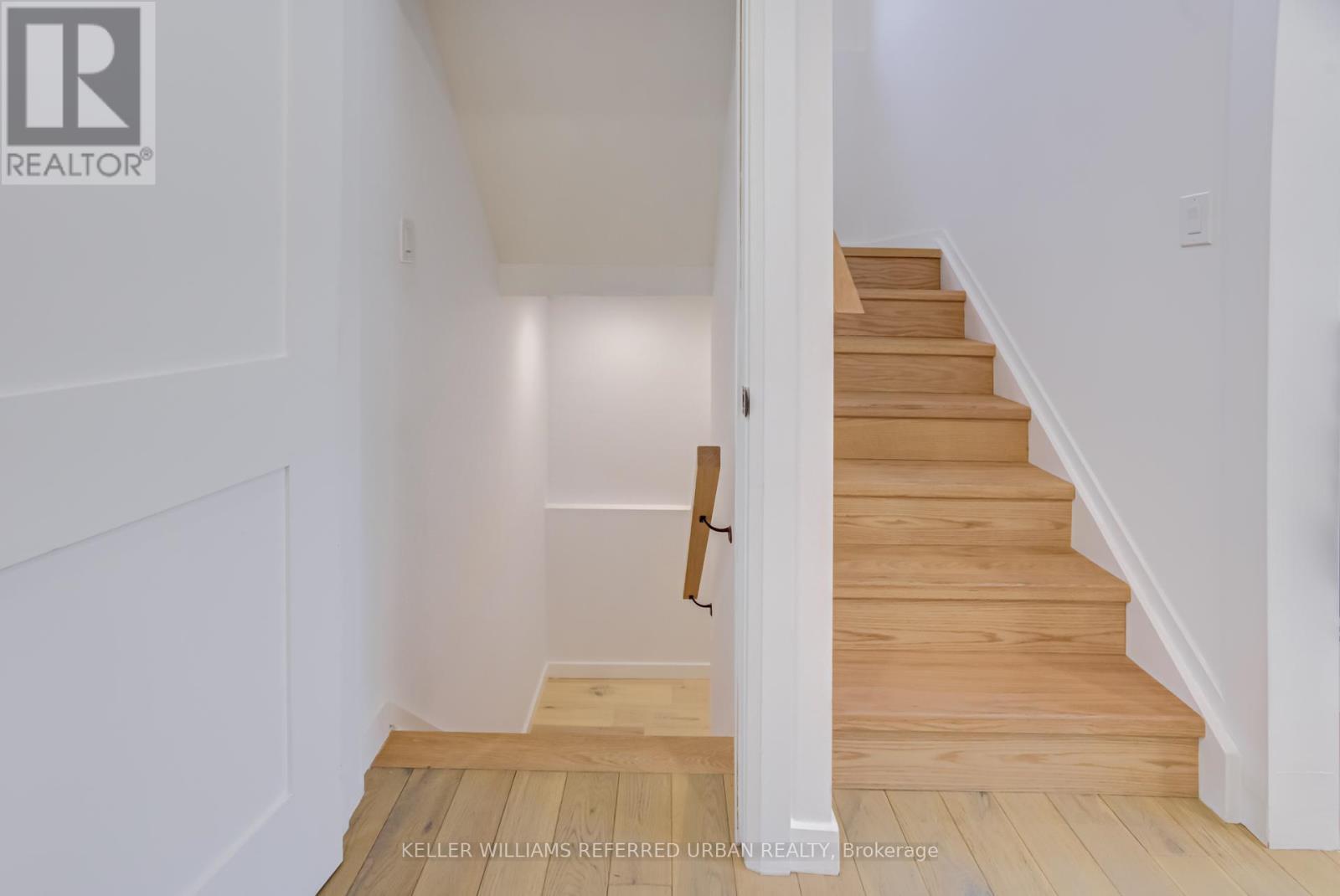 7 Cossar Drive, Aurora, ON