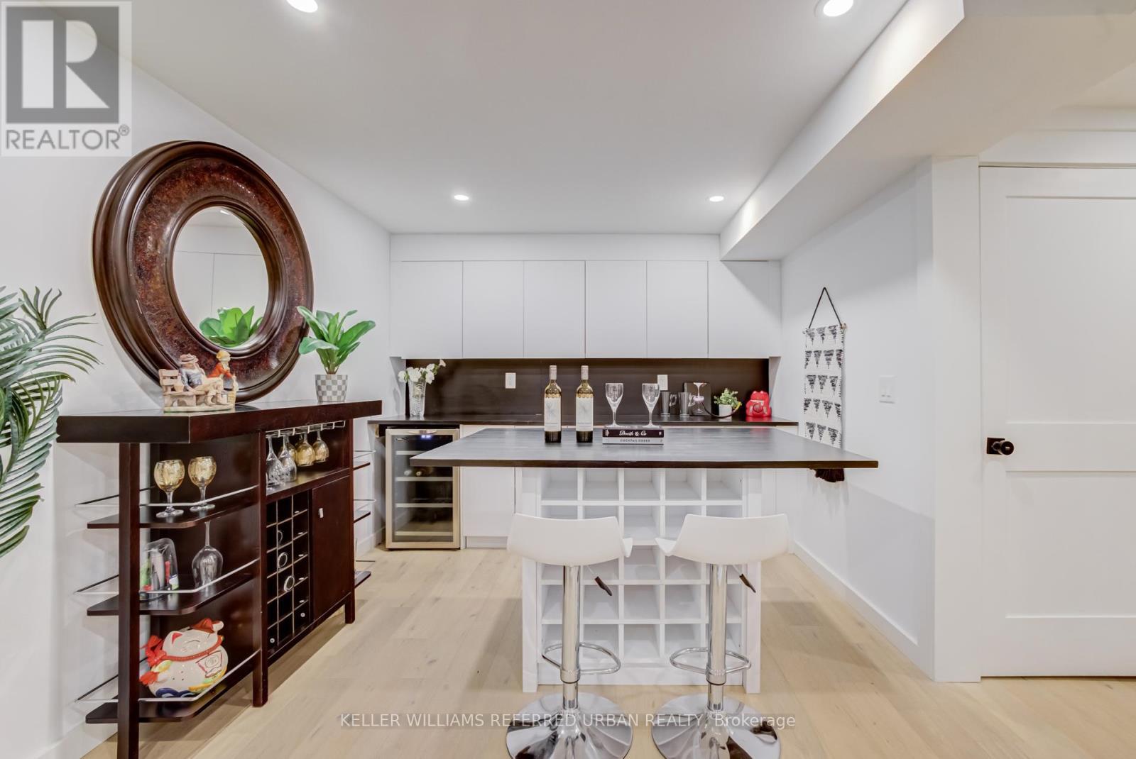 7 Cossar Drive, Aurora, ON