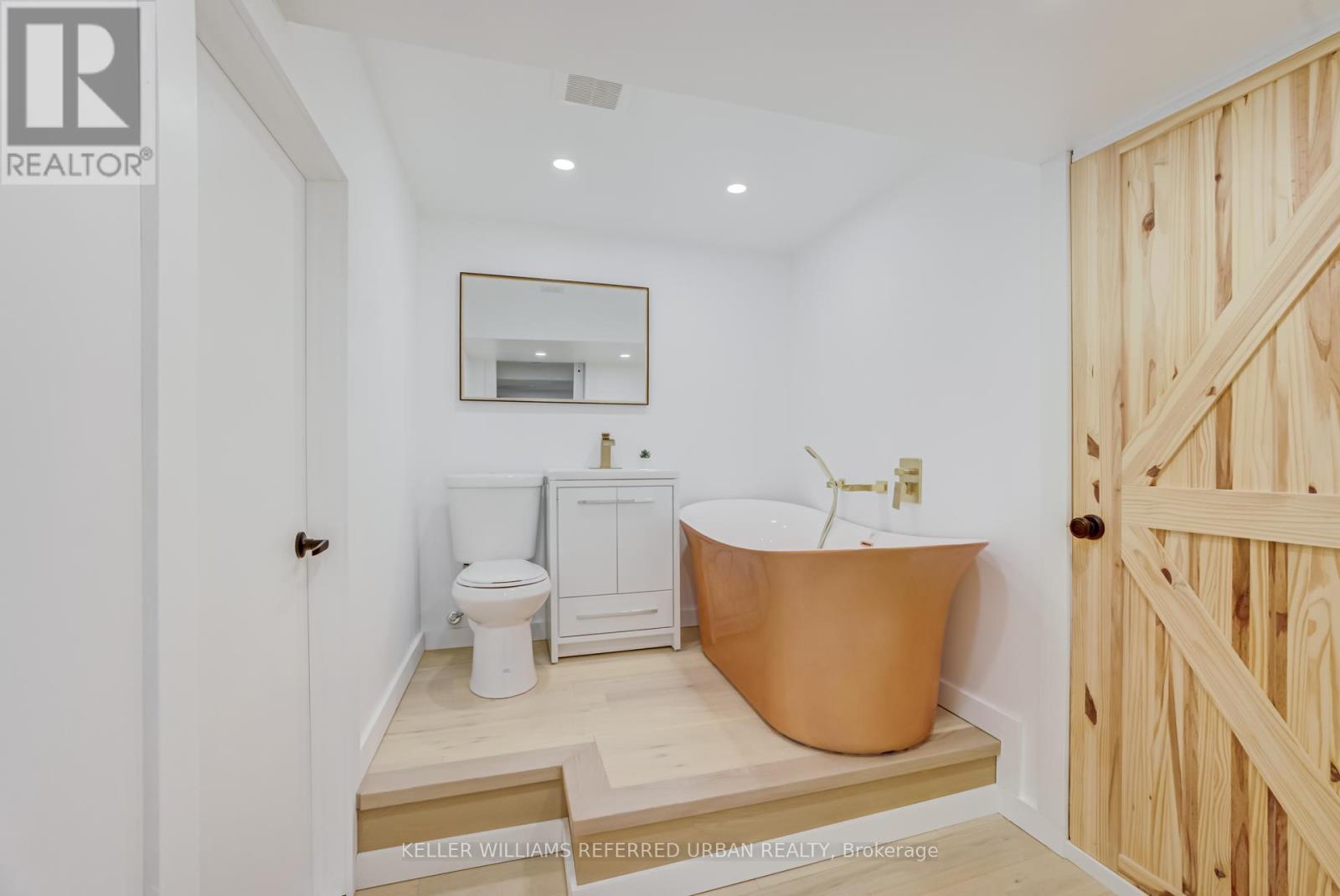7 Cossar Drive, Aurora, ON