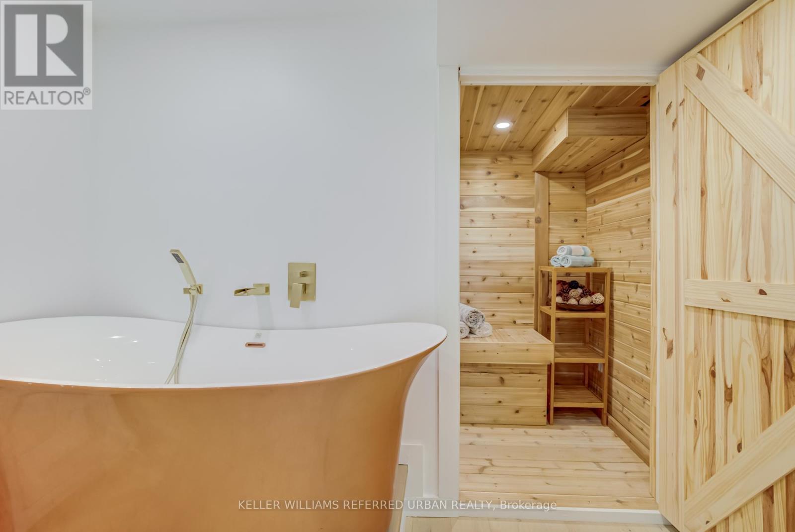 7 Cossar Drive, Aurora, ON