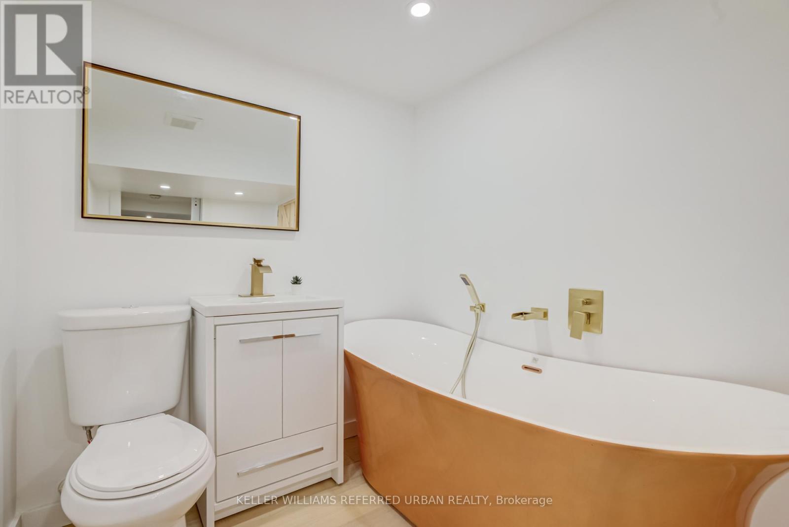 7 Cossar Drive, Aurora, ON