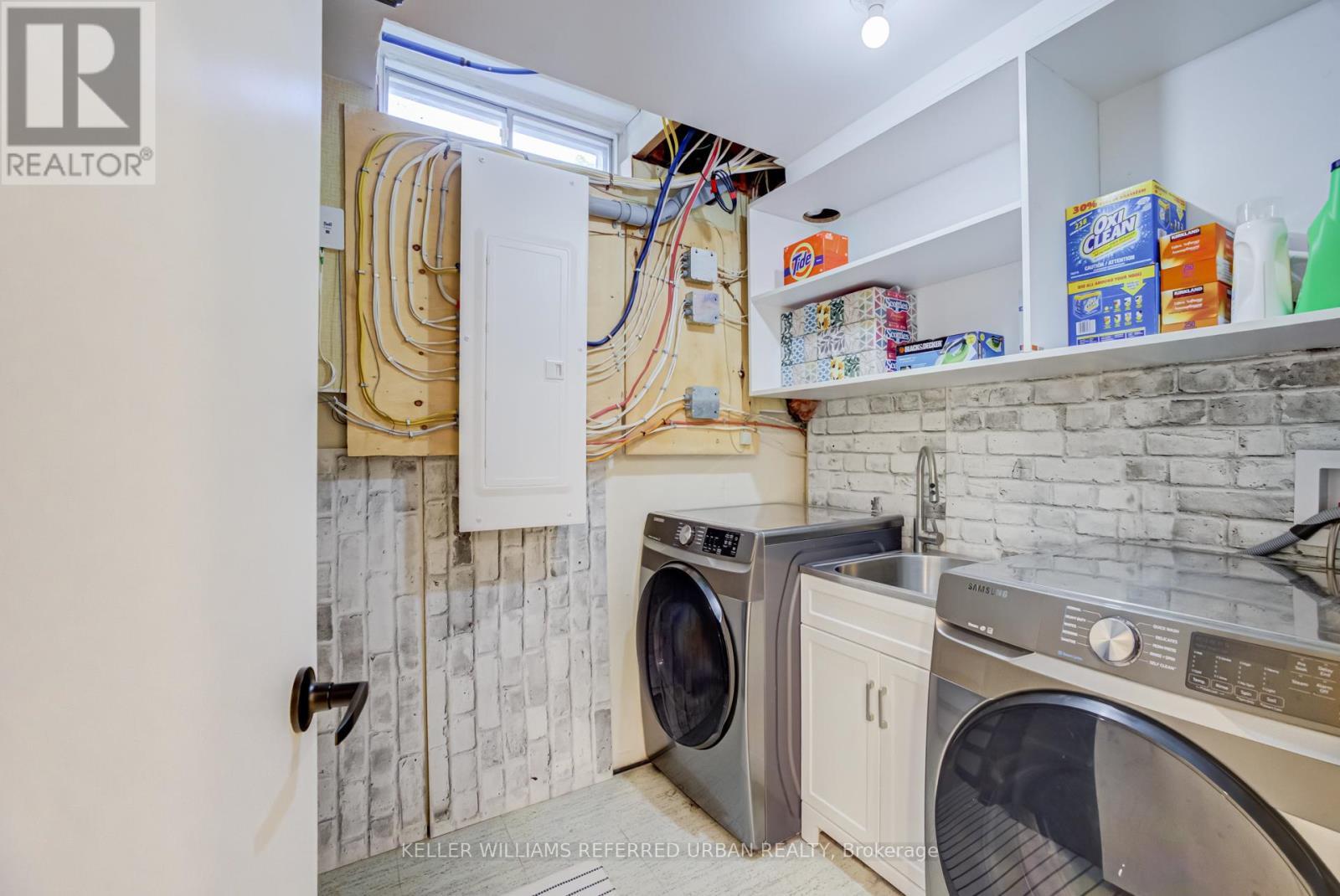 7 Cossar Drive, Aurora, ON