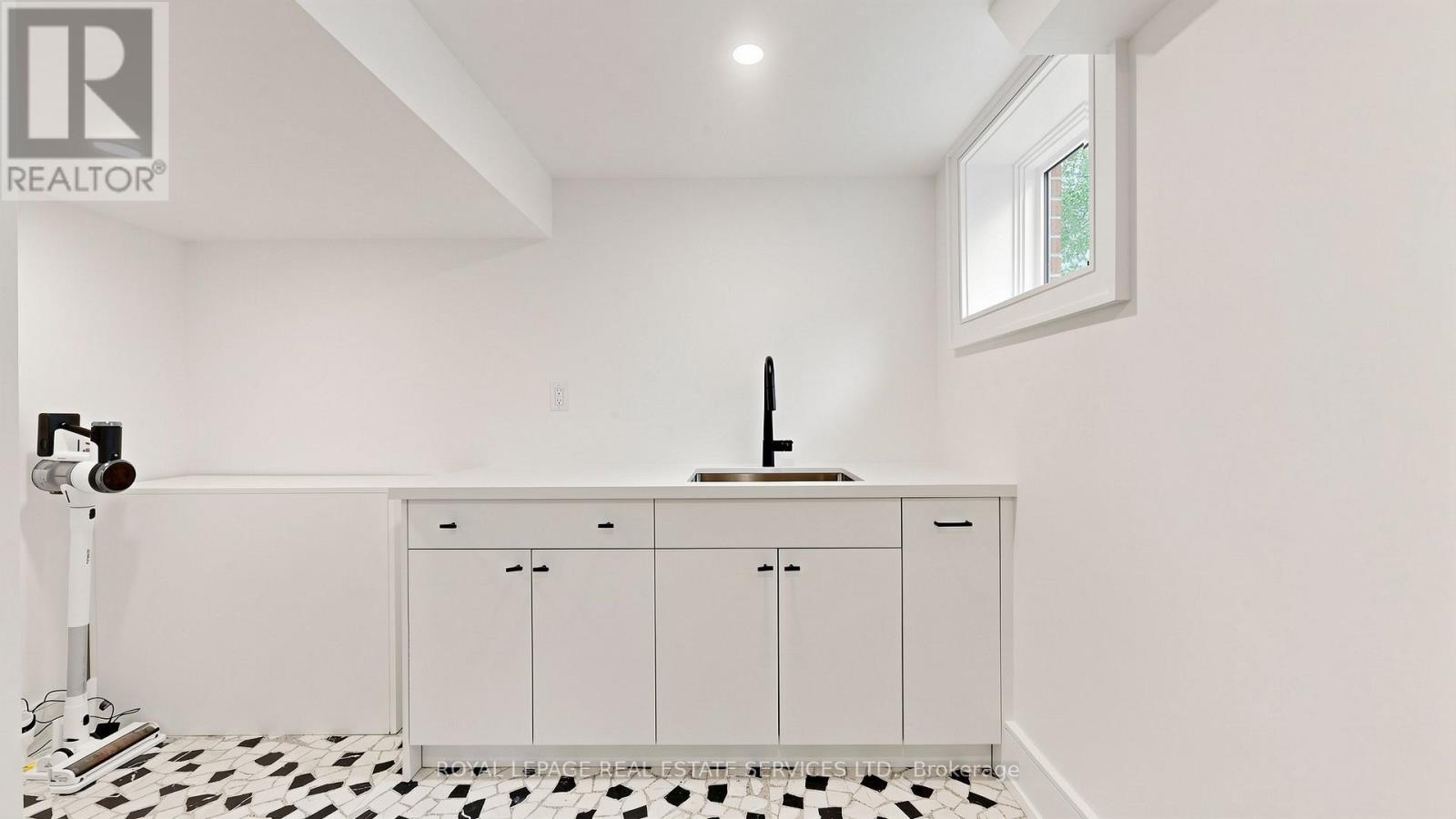 17 Romney Road, Toronto, ON