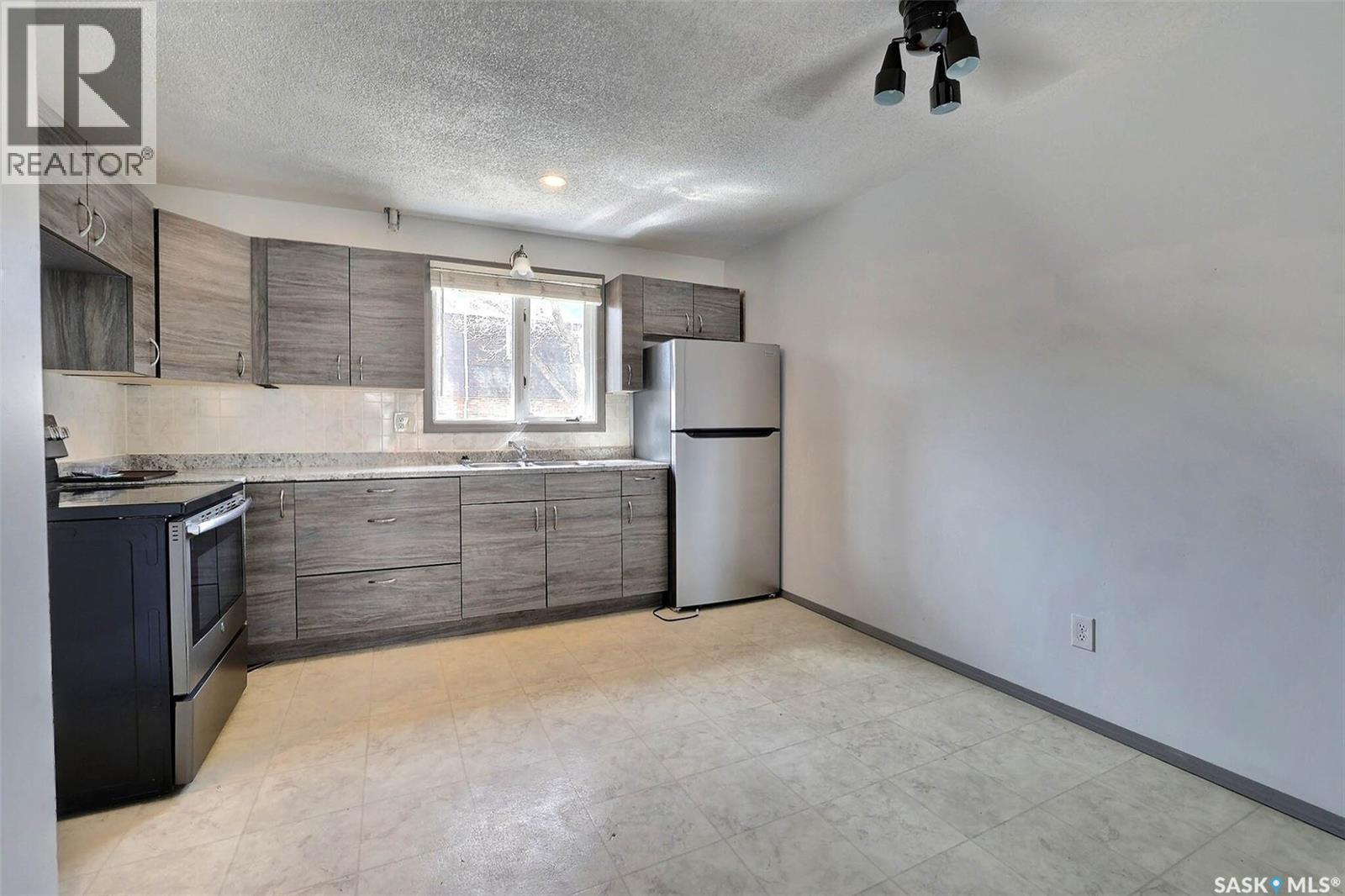 51 Spruceview Road, Regina, SK - Indoor Photo Showing Kitchen