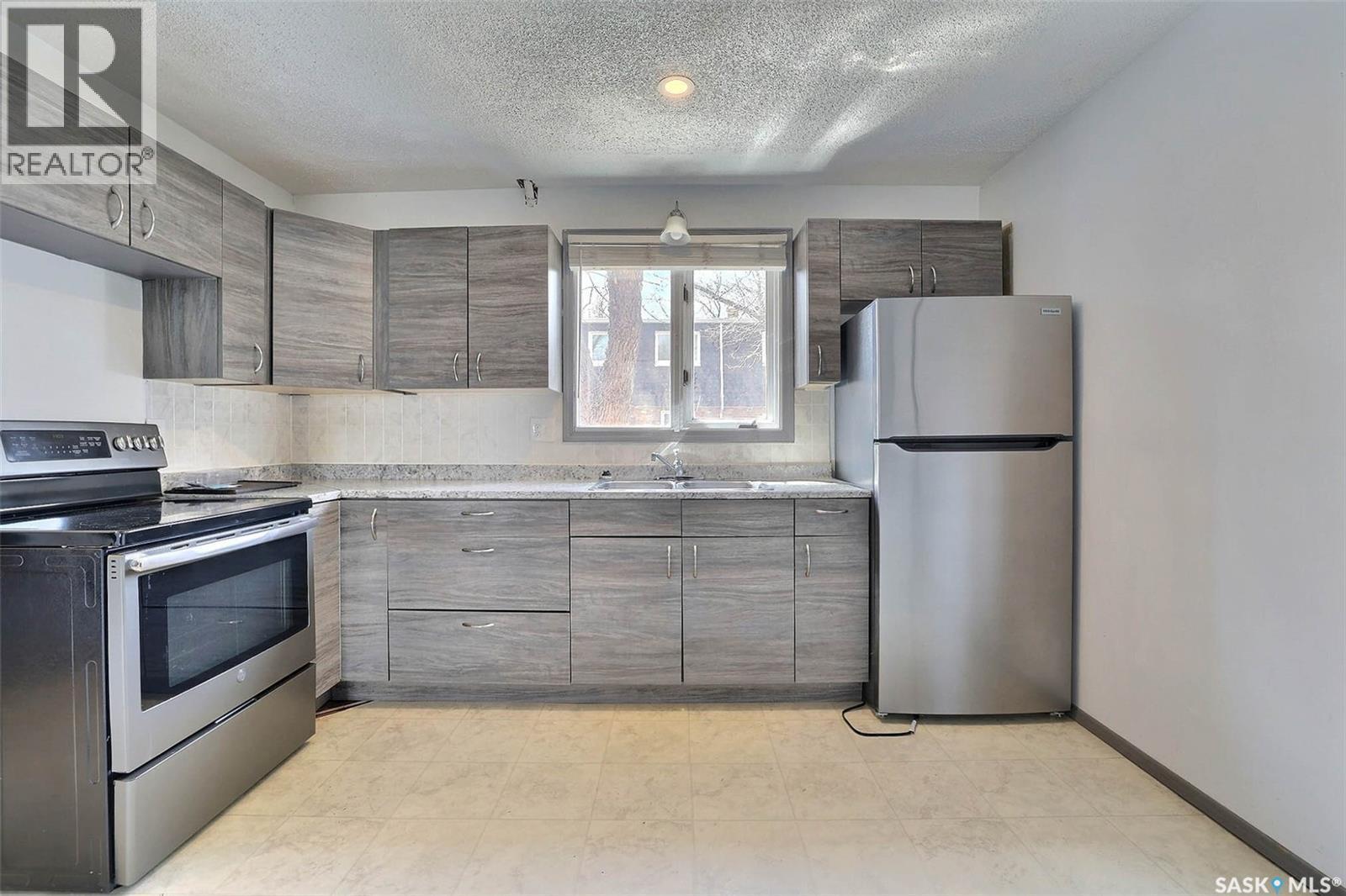 51 Spruceview Road, Regina, SK - Indoor Photo Showing Kitchen