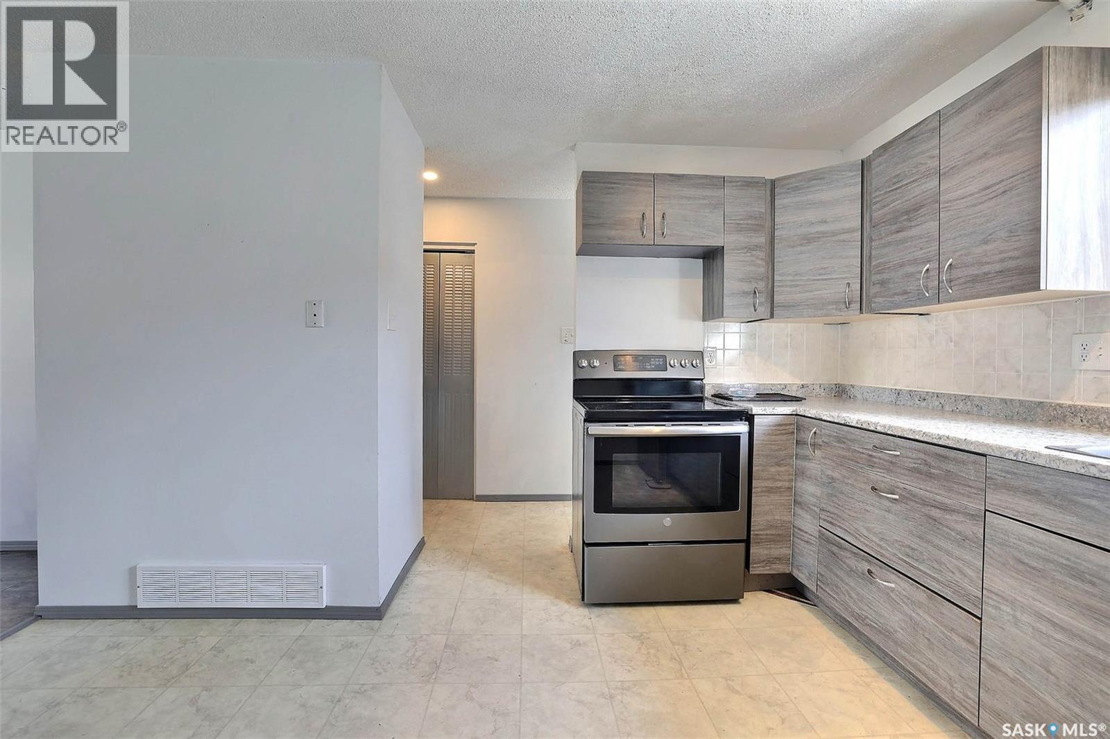 51 Spruceview Road, Regina, SK - Indoor Photo Showing Kitchen