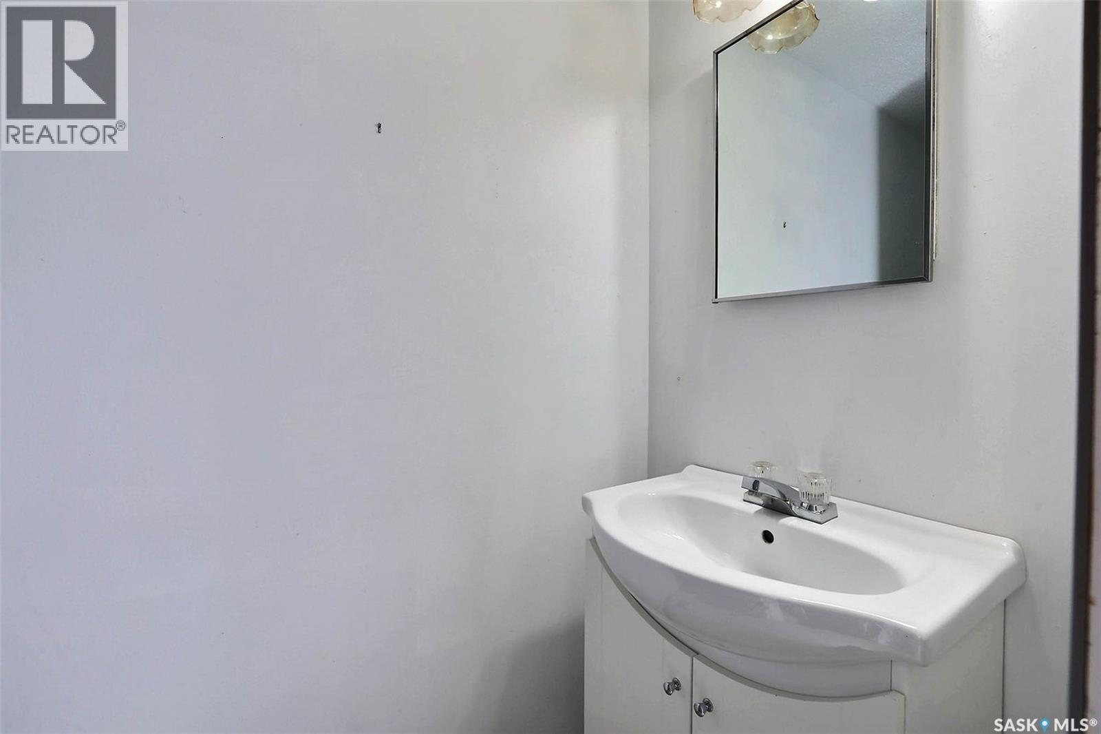 51 Spruceview Road, Regina, SK - Indoor Photo Showing Bathroom