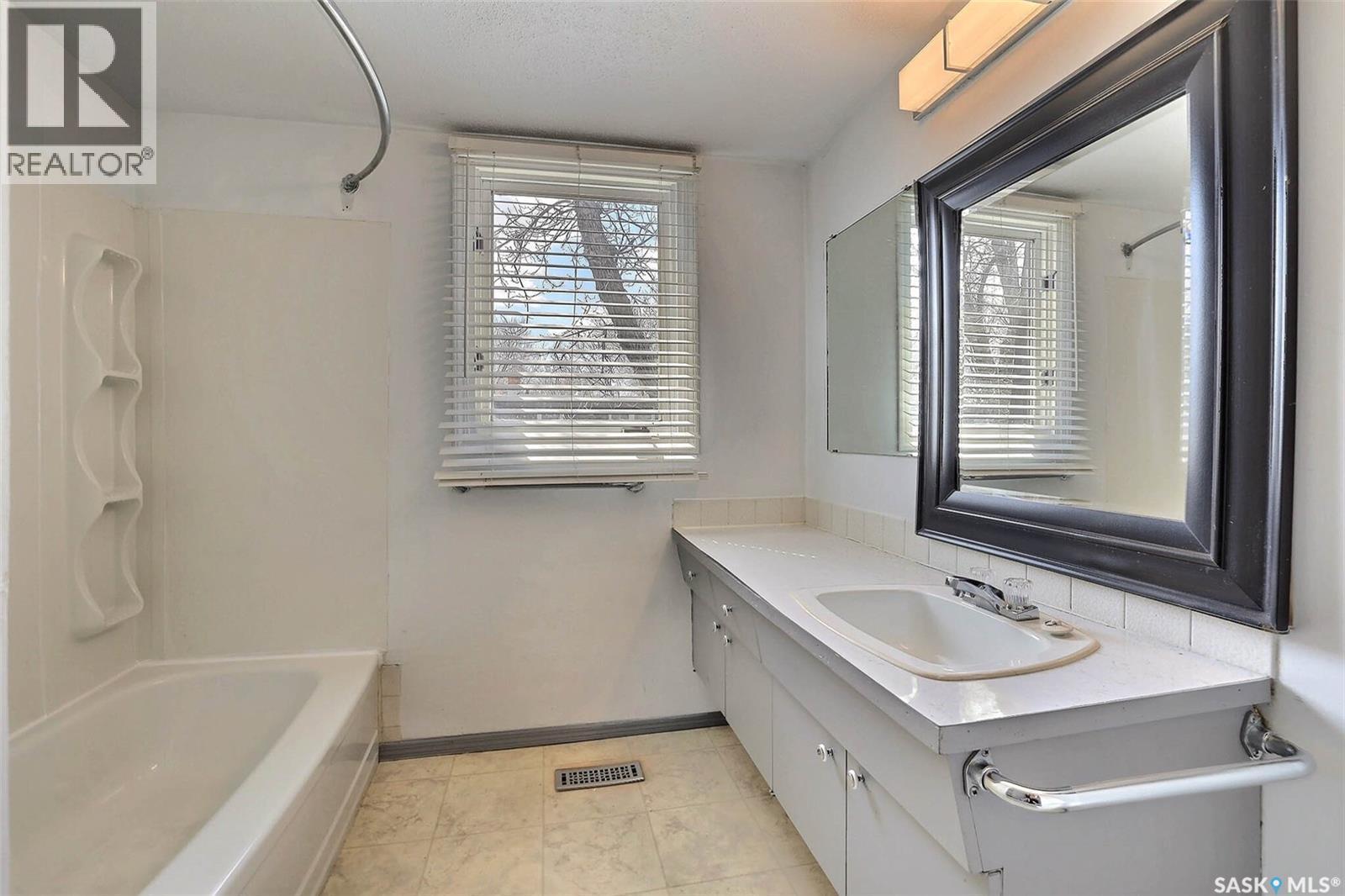 51 Spruceview Road, Regina, SK - Indoor Photo Showing Bathroom