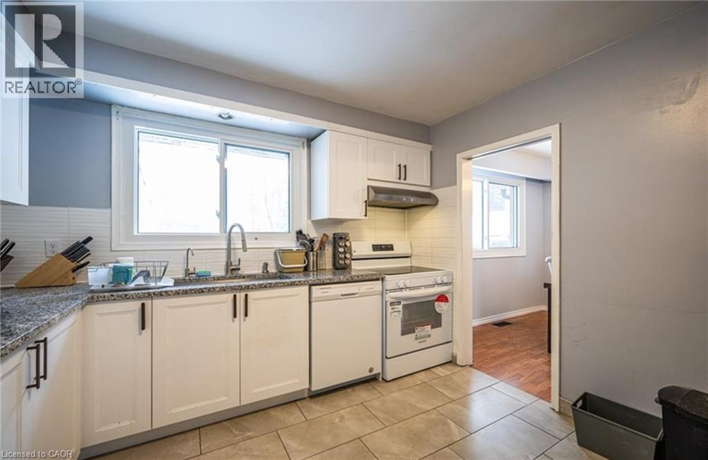 87 Lorraine Avenue Unit# Front, Kitchener, ON - Indoor Photo Showing Kitchen