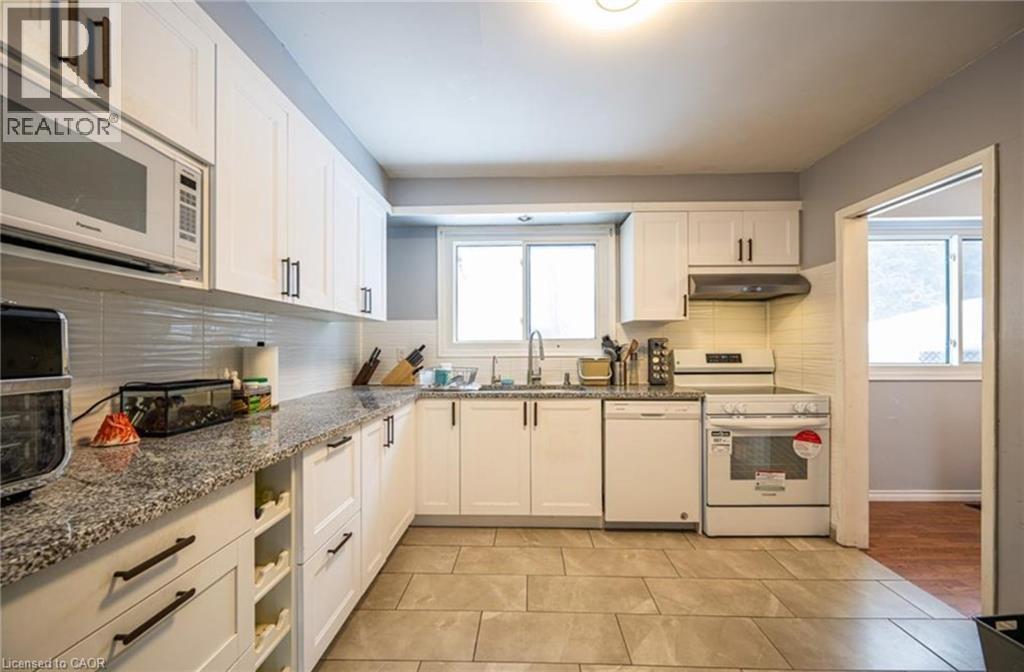 87 Lorraine Avenue Unit# Front, Kitchener, ON - Indoor Photo Showing Kitchen