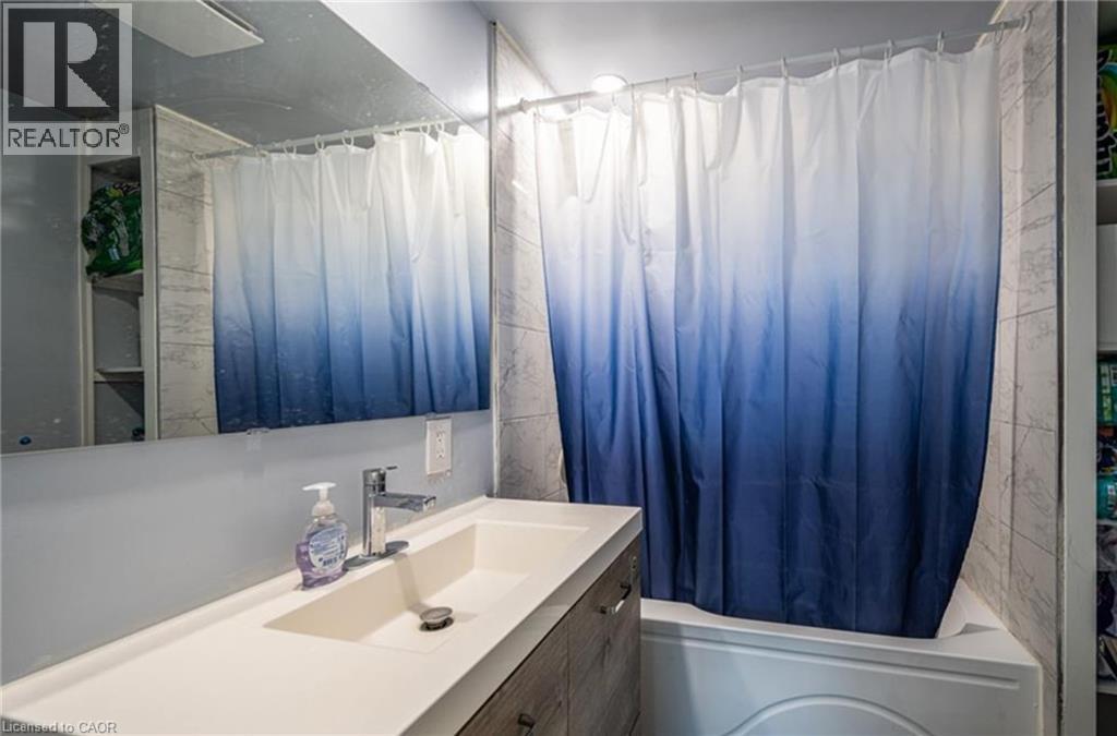 87 Lorraine Avenue Unit# Front, Kitchener, ON - Indoor Photo Showing Bathroom