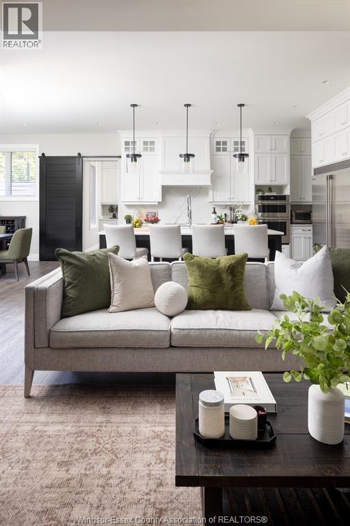 6005 Silver Maple Road, Lasalle, ON - Indoor Photo Showing Living Room