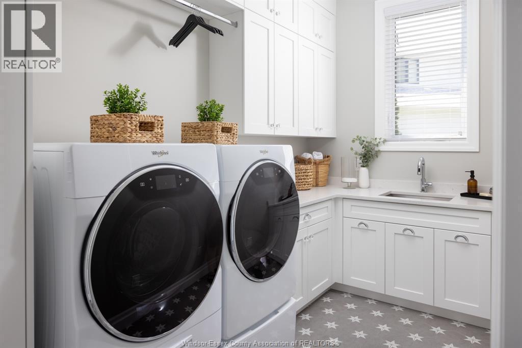 6005 Silver Maple Road, Lasalle, ON - Indoor Photo Showing Laundry Room