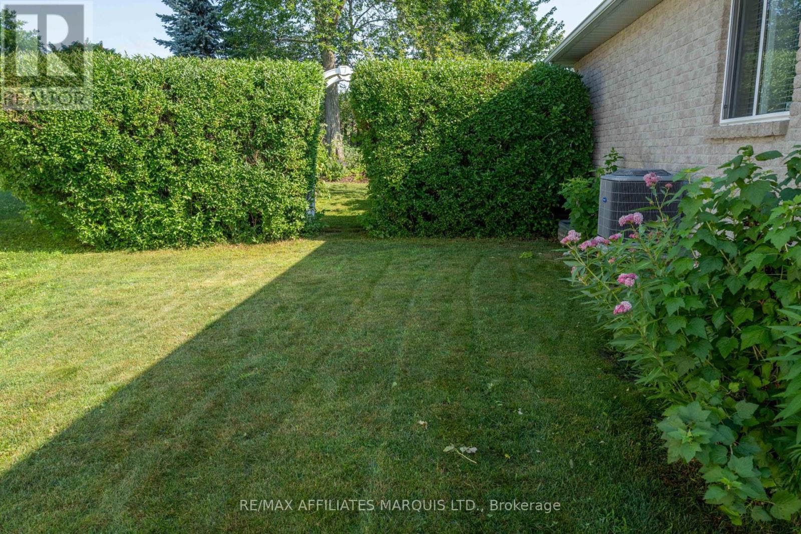 Side yard - 1274 Daprat Avenue, Cornwall, ON