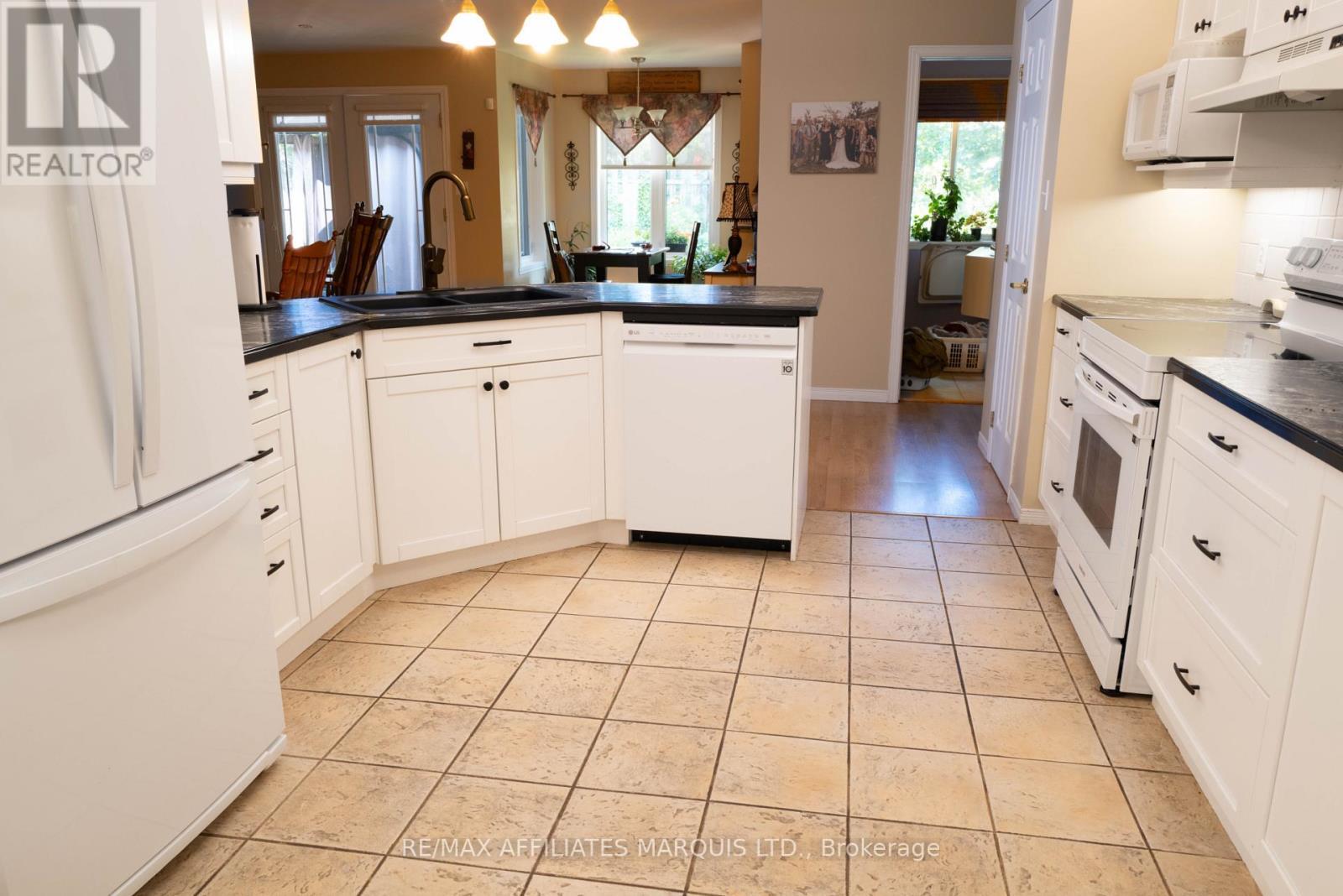 Appliances included - 1274 Daprat Avenue, Cornwall, ON
