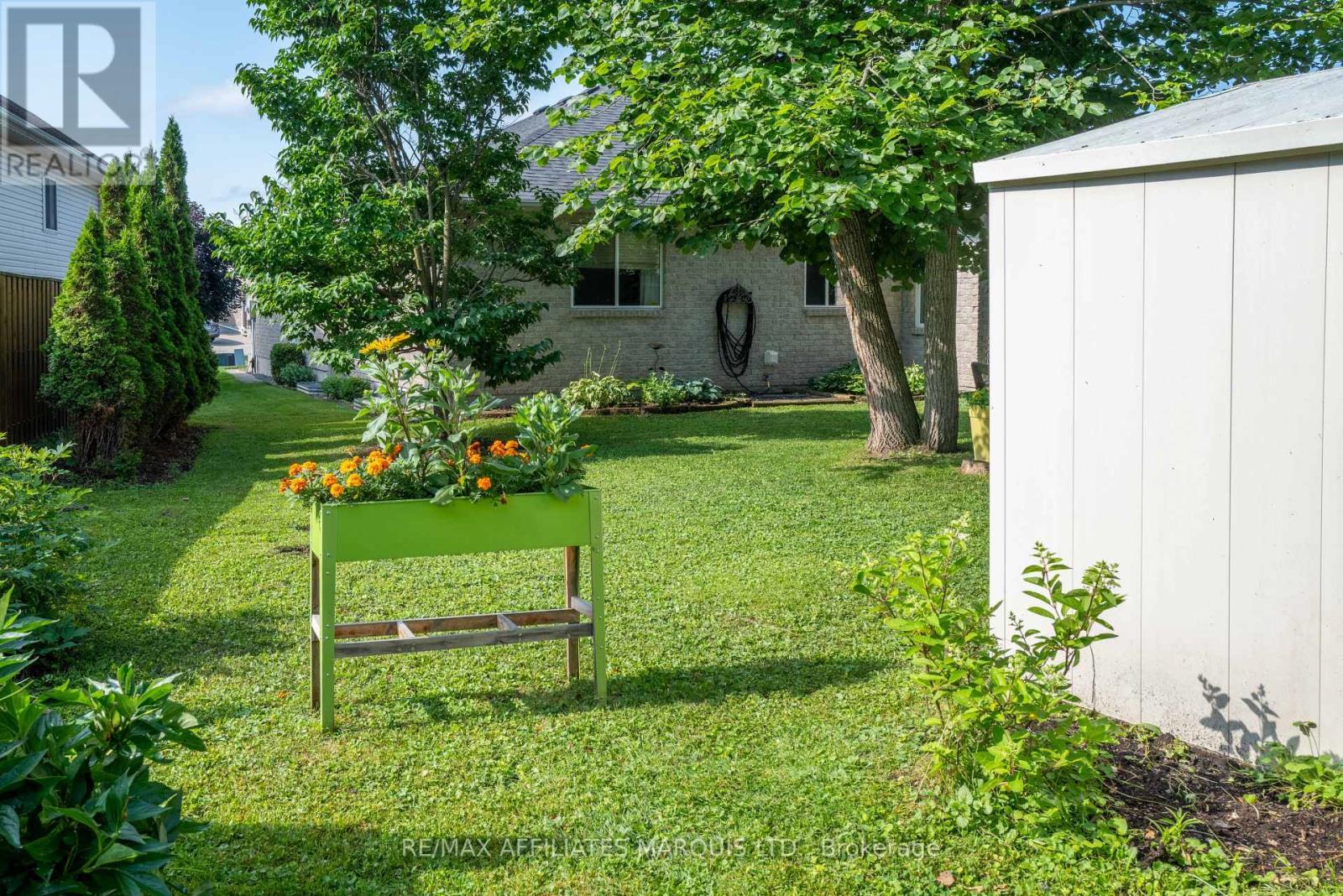 Garden shed to right - 1274 Daprat Avenue, Cornwall, ON