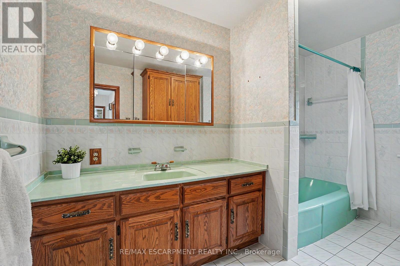 11 Marshall Avenue, Hamilton, ON