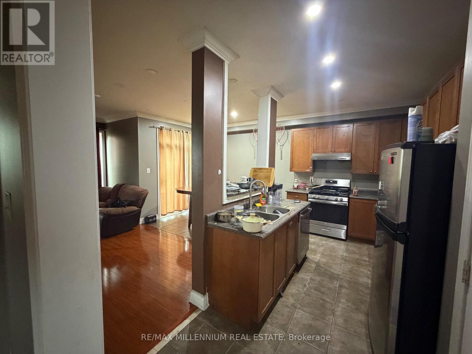 Upper - 33 Nomad Crescent, Brampton, ON - Indoor Photo Showing Kitchen