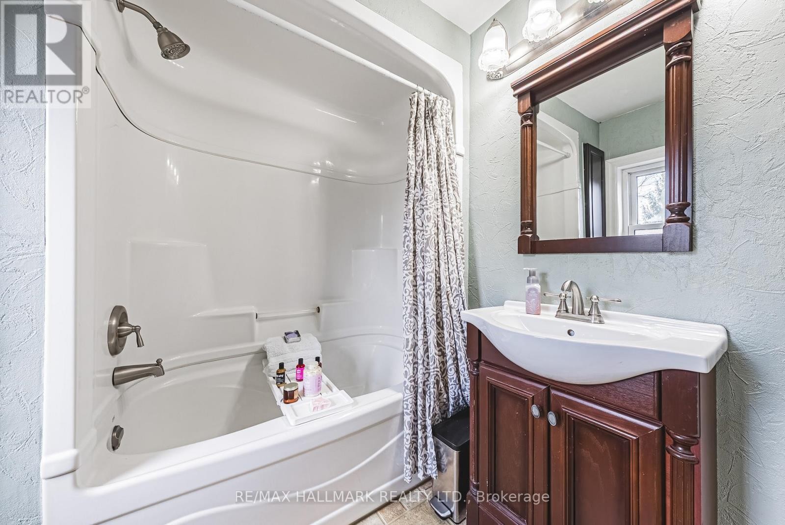 1292 Glancaster Road, Hamilton, ON