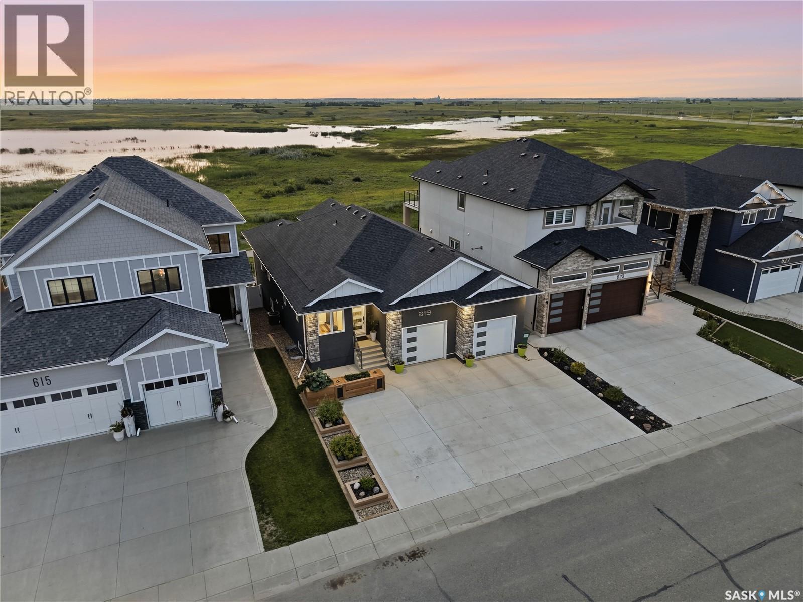 619 Kenaschuk Crescent, Saskatoon, SK