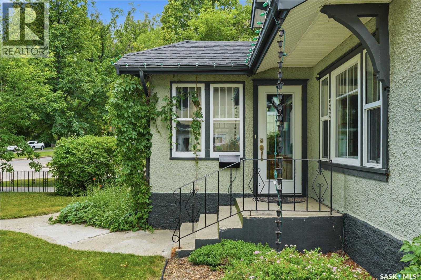 322 29Th Street W, Saskatoon, SK