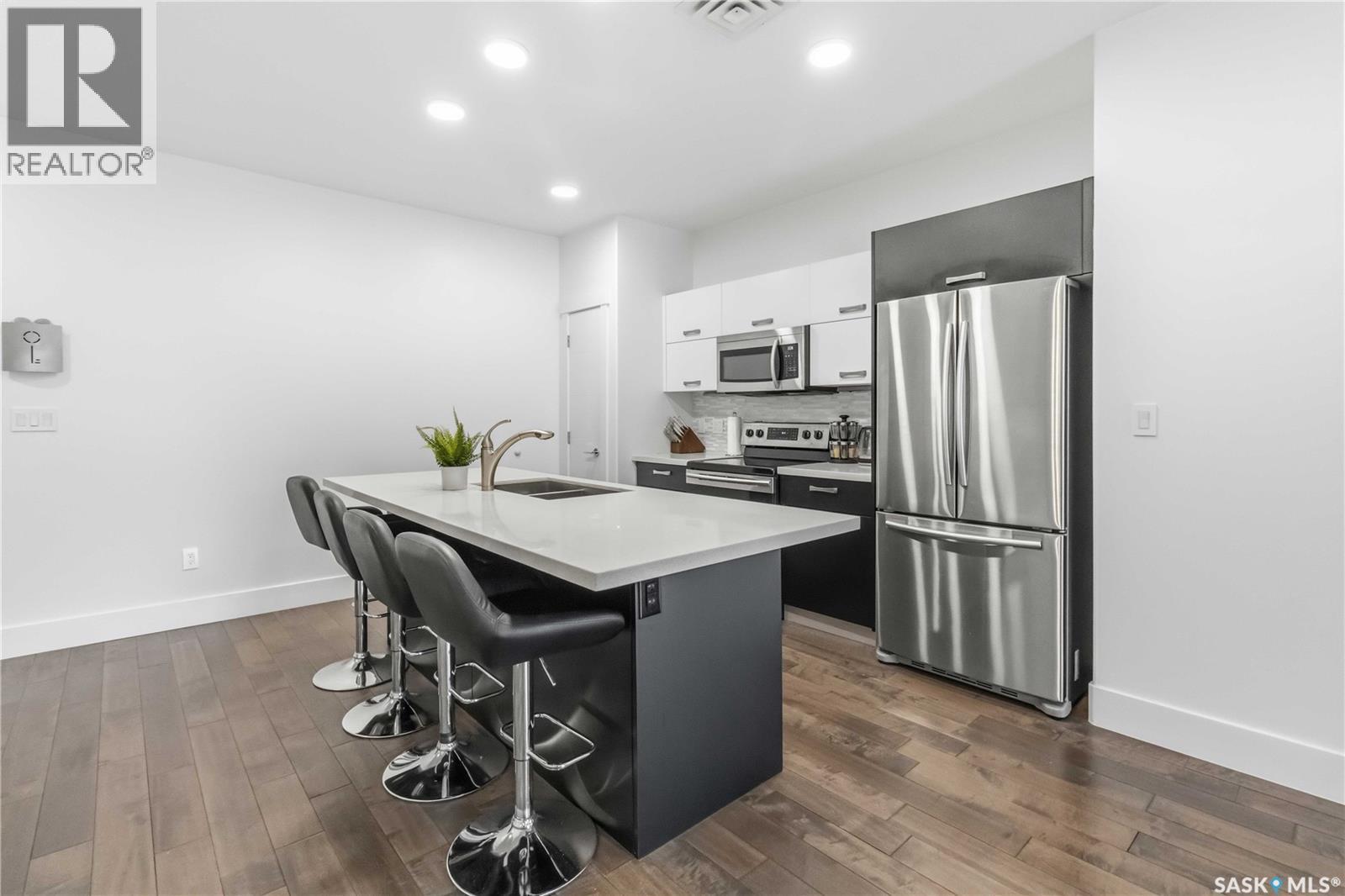 104 1010 Main Street, Saskatoon, SK - Indoor Photo Showing Kitchen