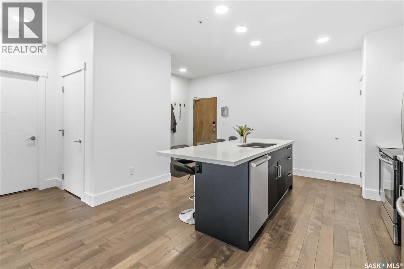 104 1010 Main Street, Saskatoon, SK - Indoor Photo Showing Kitchen