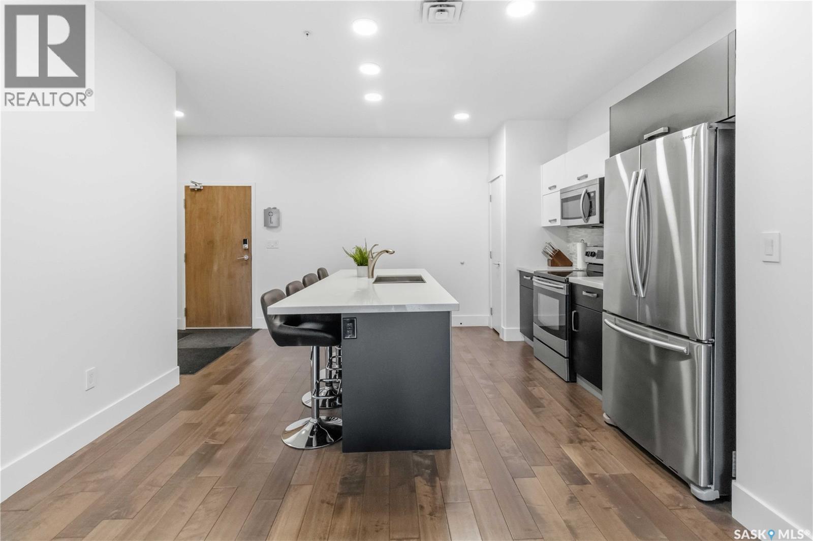 104 1010 Main Street, Saskatoon, SK - Indoor Photo Showing Kitchen