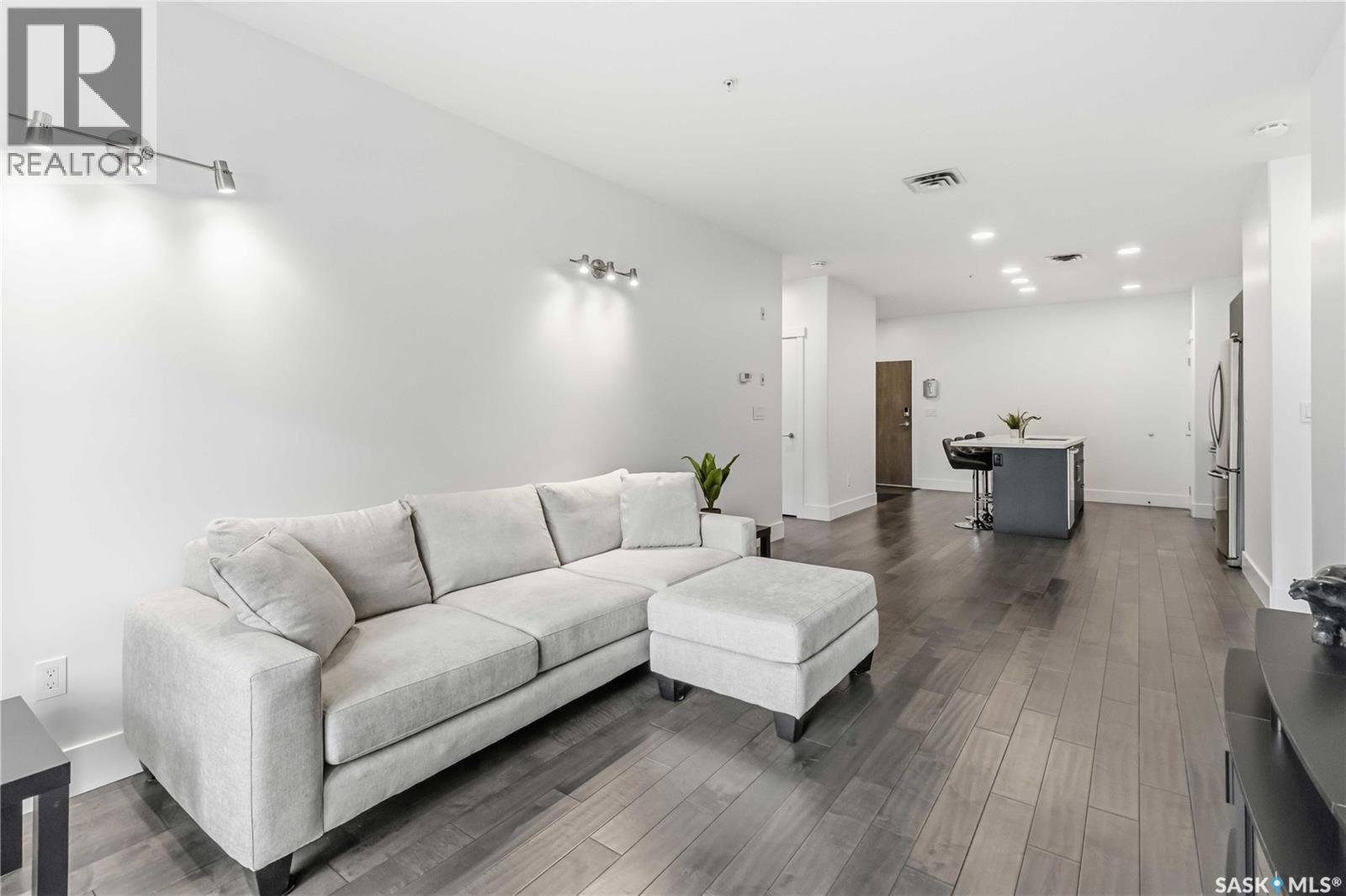 104 1010 Main Street, Saskatoon, SK - Indoor Photo Showing Living Room