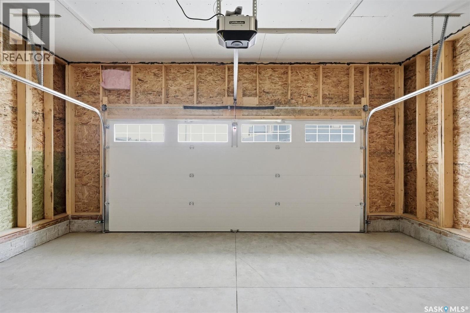 1218 Yuel Way, Saskatoon, SK - Indoor Photo Showing Garage