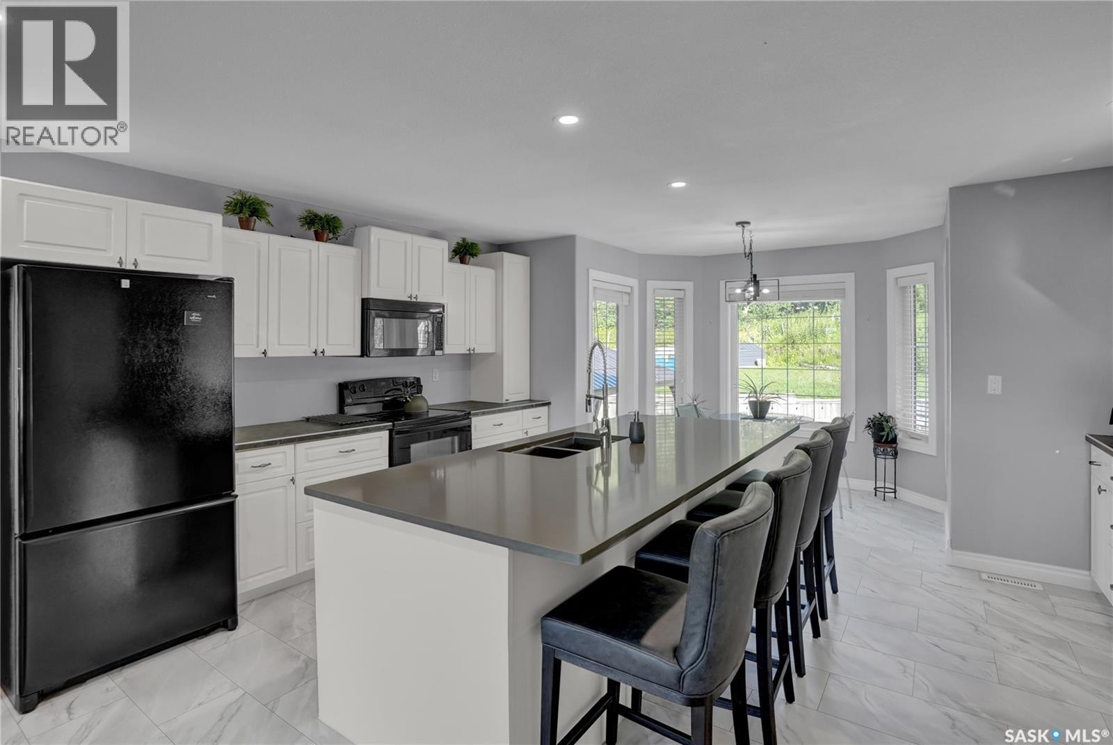 28 Alice Crescent, North Grove, SK