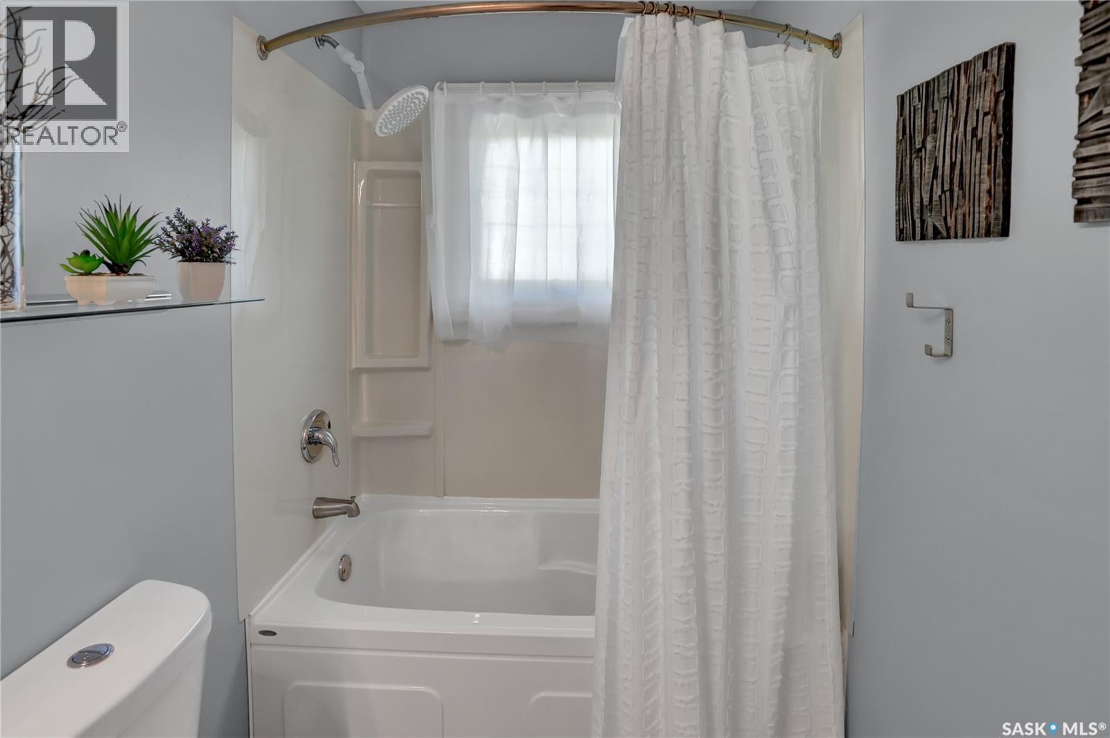 28 Alice Crescent, North Grove, SK