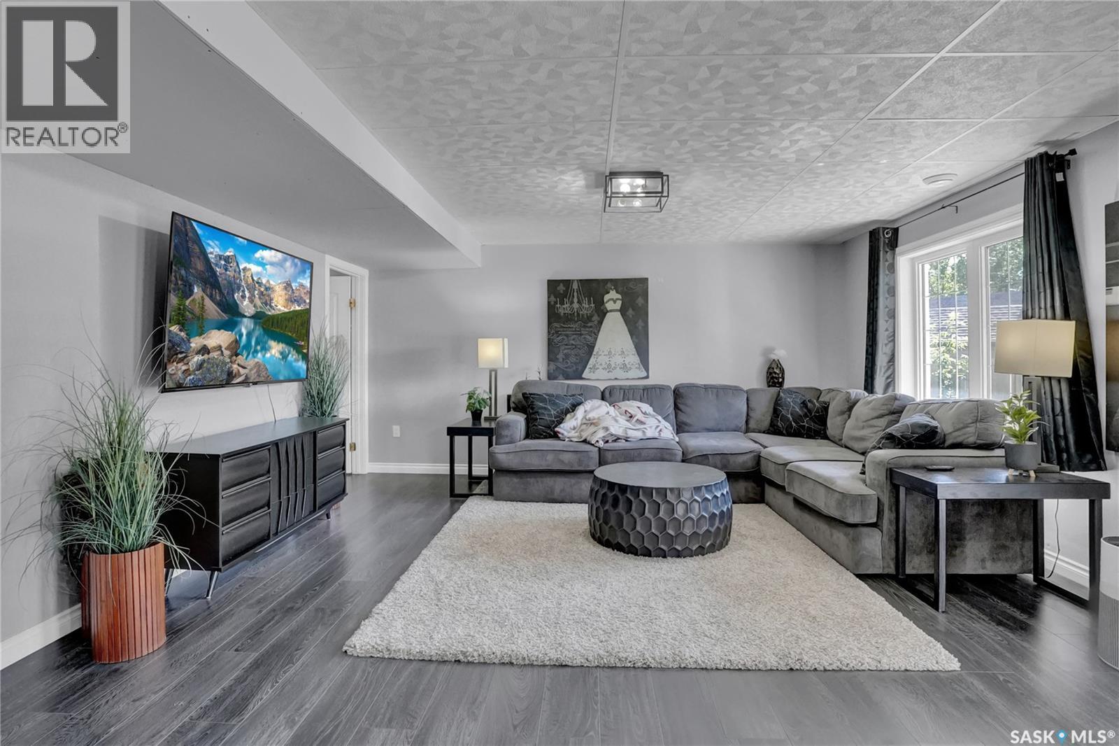 28 Alice Crescent, North Grove, SK