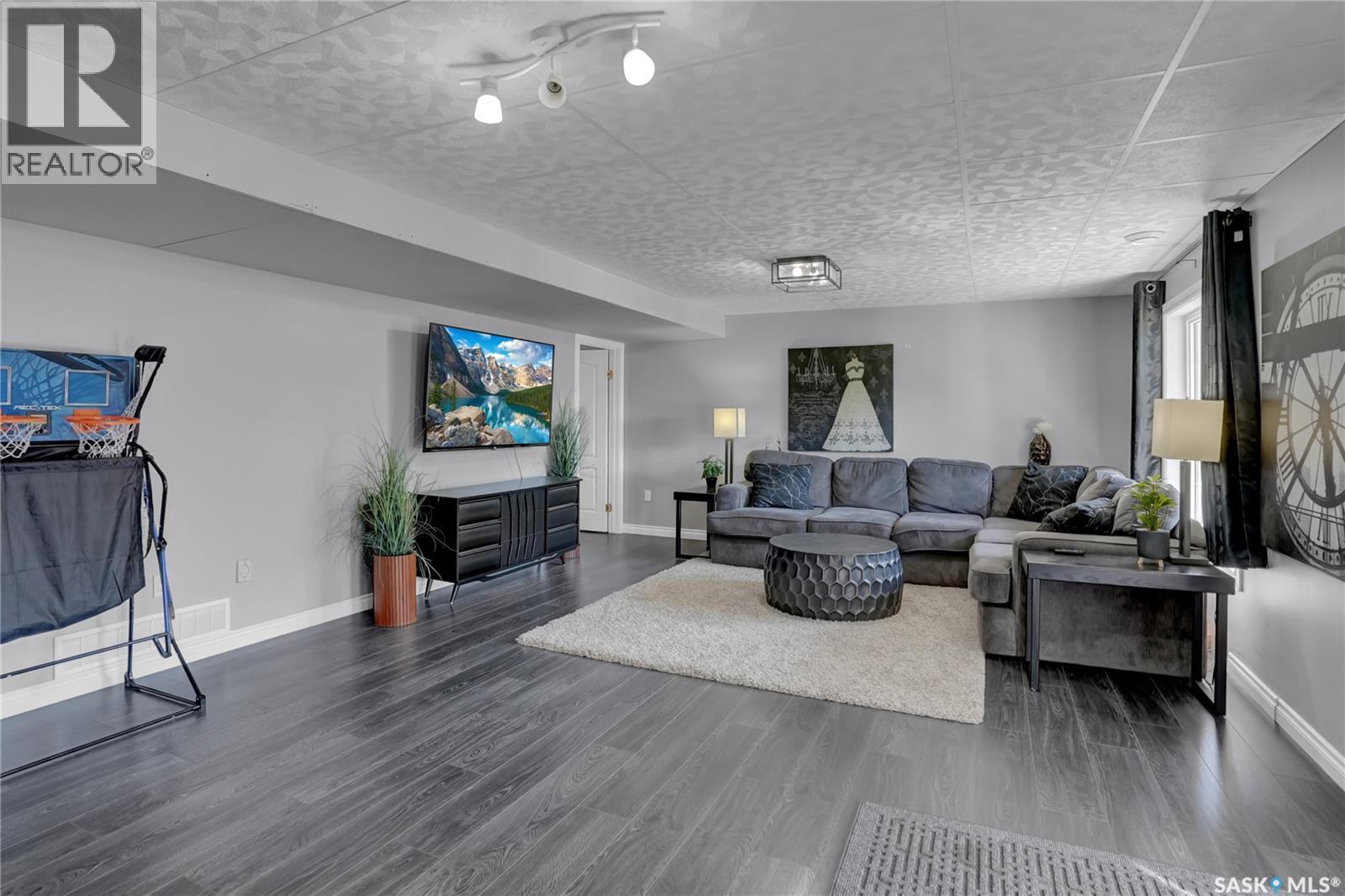 28 Alice Crescent, North Grove, SK