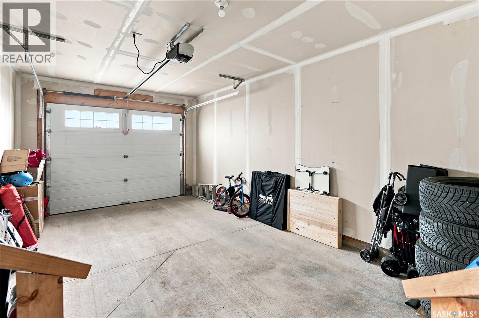 311 1303 Paton Crescent, Saskatoon, SK - Indoor Photo Showing Garage