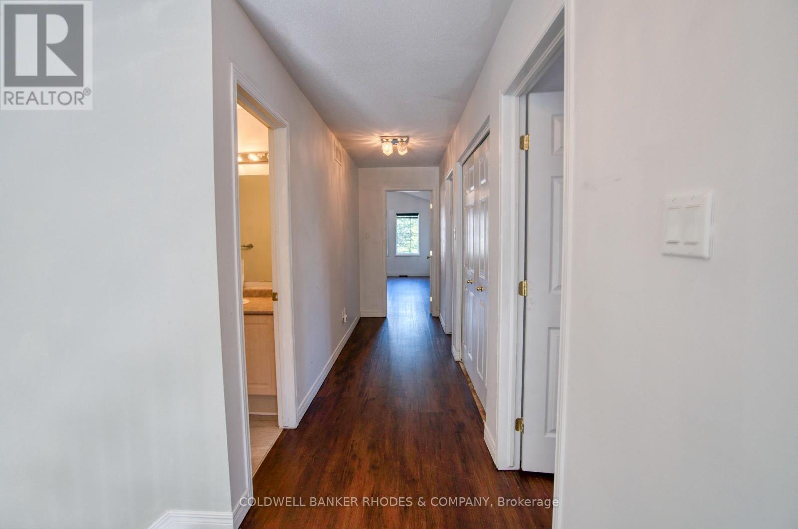 32 Catterick Crescent, Ottawa, ON
