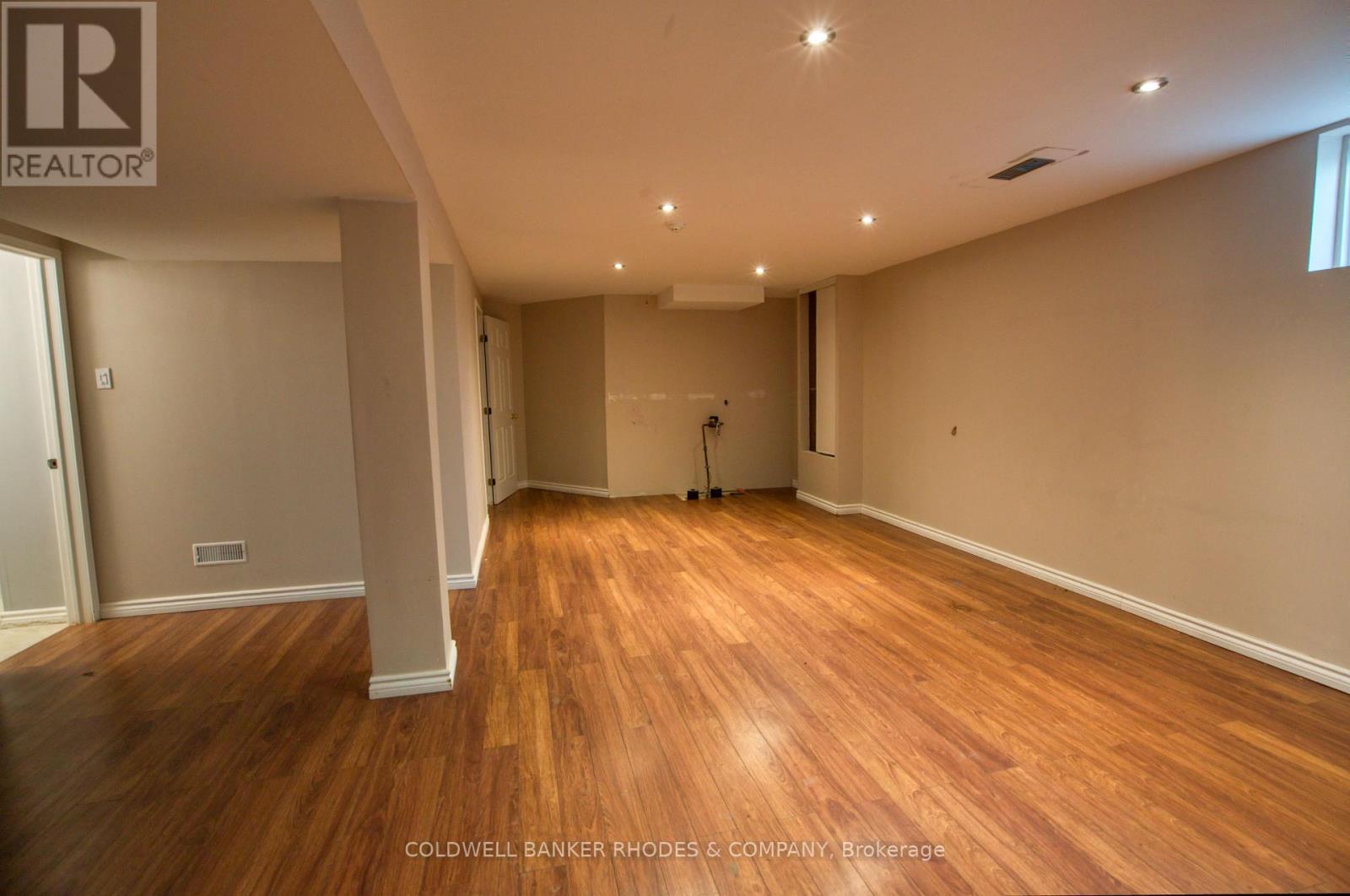 Finished rec room basement w/laminate flooring - 32 Catterick Crescent, Ottawa, ON