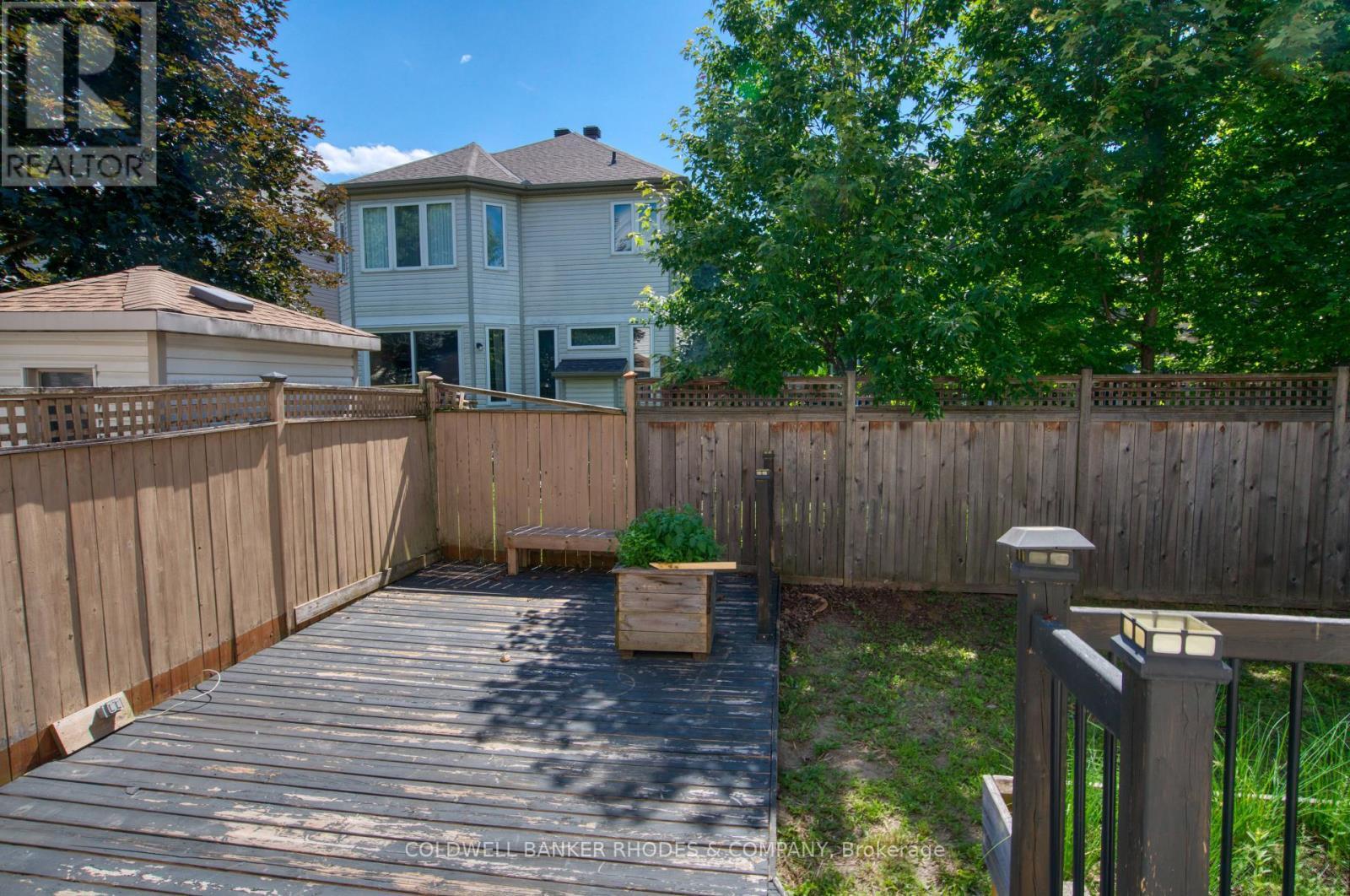 Fully fenced backyard - 32 Catterick Crescent, Ottawa, ON