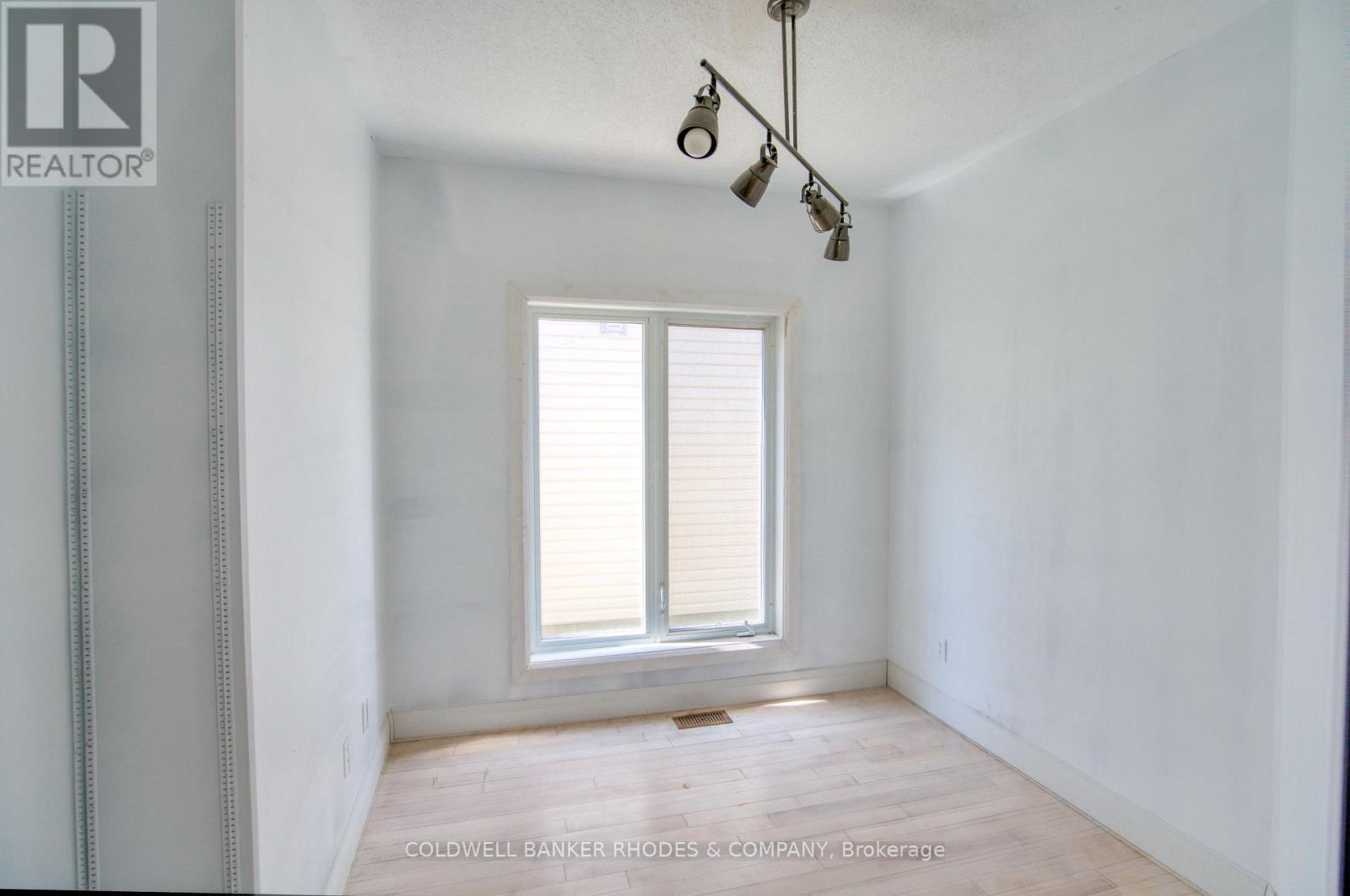 Main floor den - 32 Catterick Crescent, Ottawa, ON