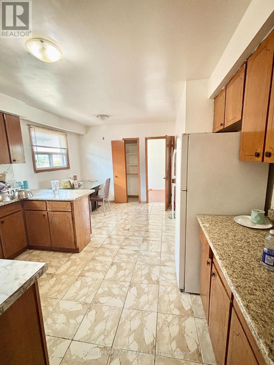 7276 Shallford Road, Mississauga, ON