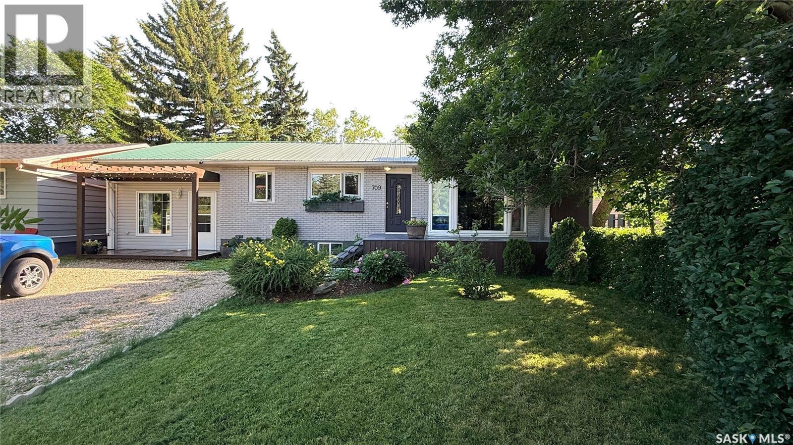 709 Prospect Avenue, Oxbow, SK