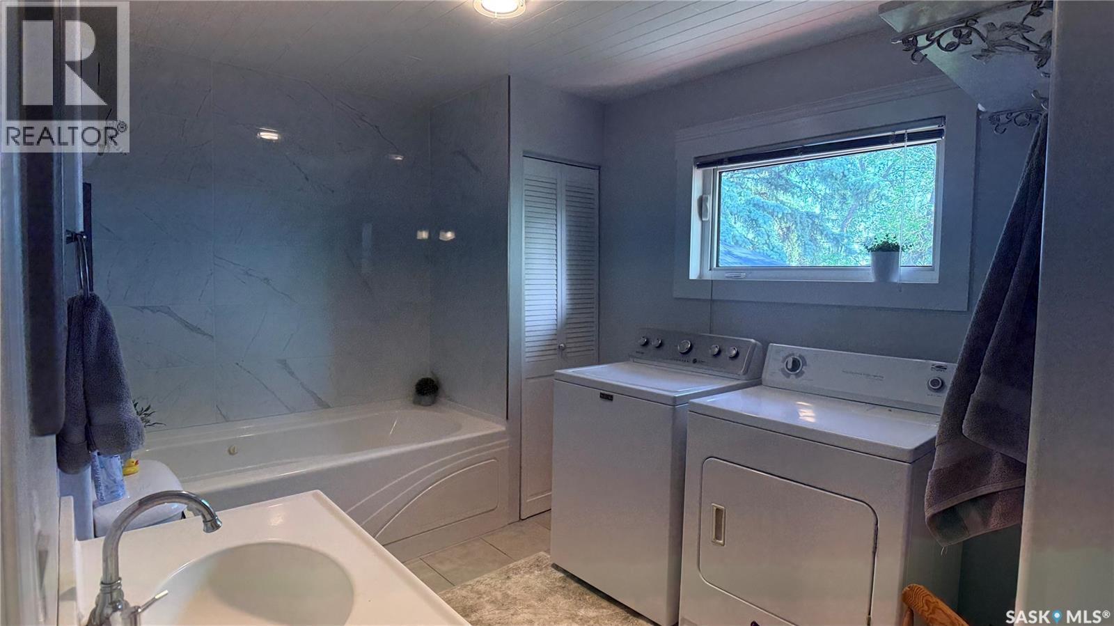 709 Prospect Avenue, Oxbow, SK