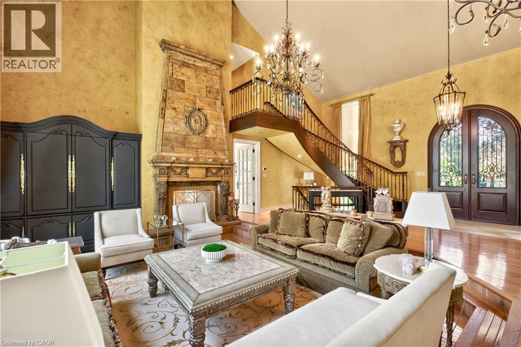 15 Peppertree Crescent, Ancaster, ON