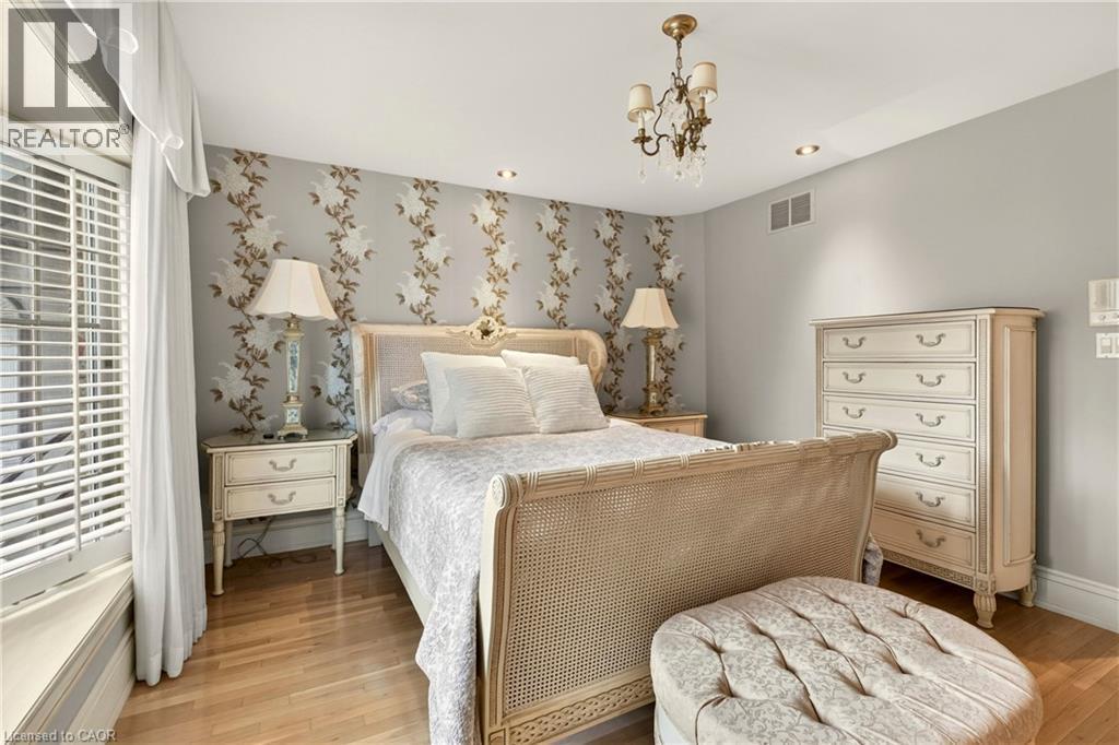 15 Peppertree Crescent, Ancaster, ON