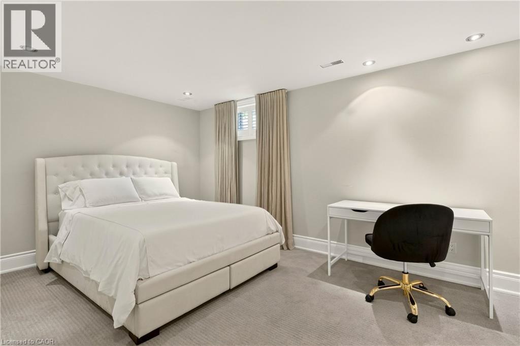 15 Peppertree Crescent, Ancaster, ON