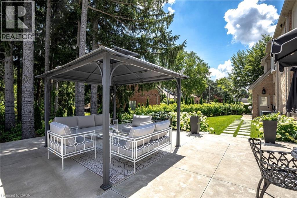 15 Peppertree Crescent, Ancaster, ON