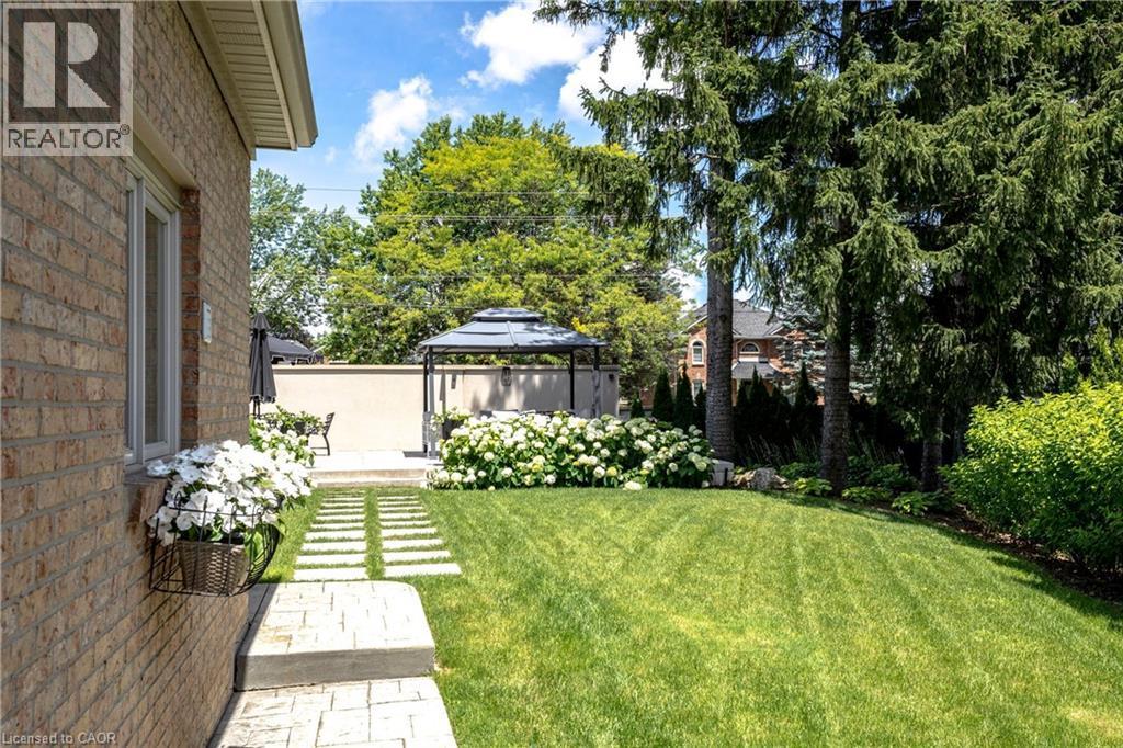15 Peppertree Crescent, Ancaster, ON