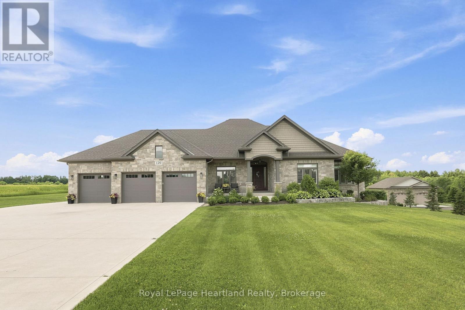 129 Sharron Court, Mapleton, ON