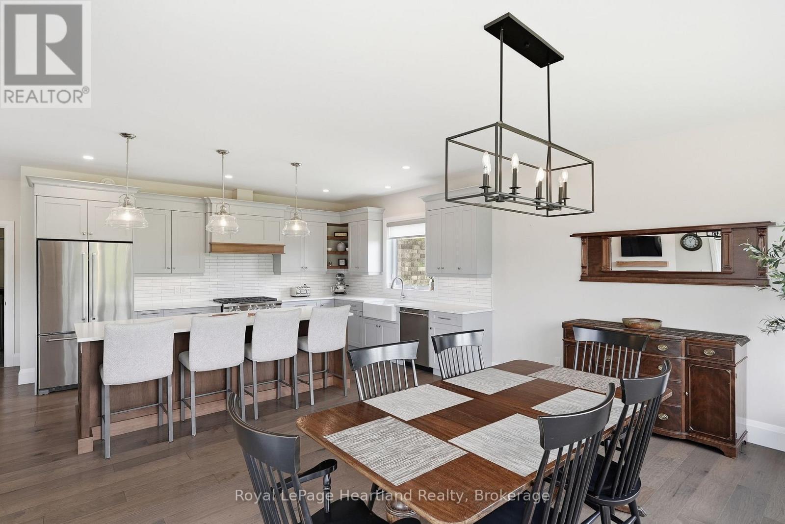129 Sharron Court, Mapleton, ON