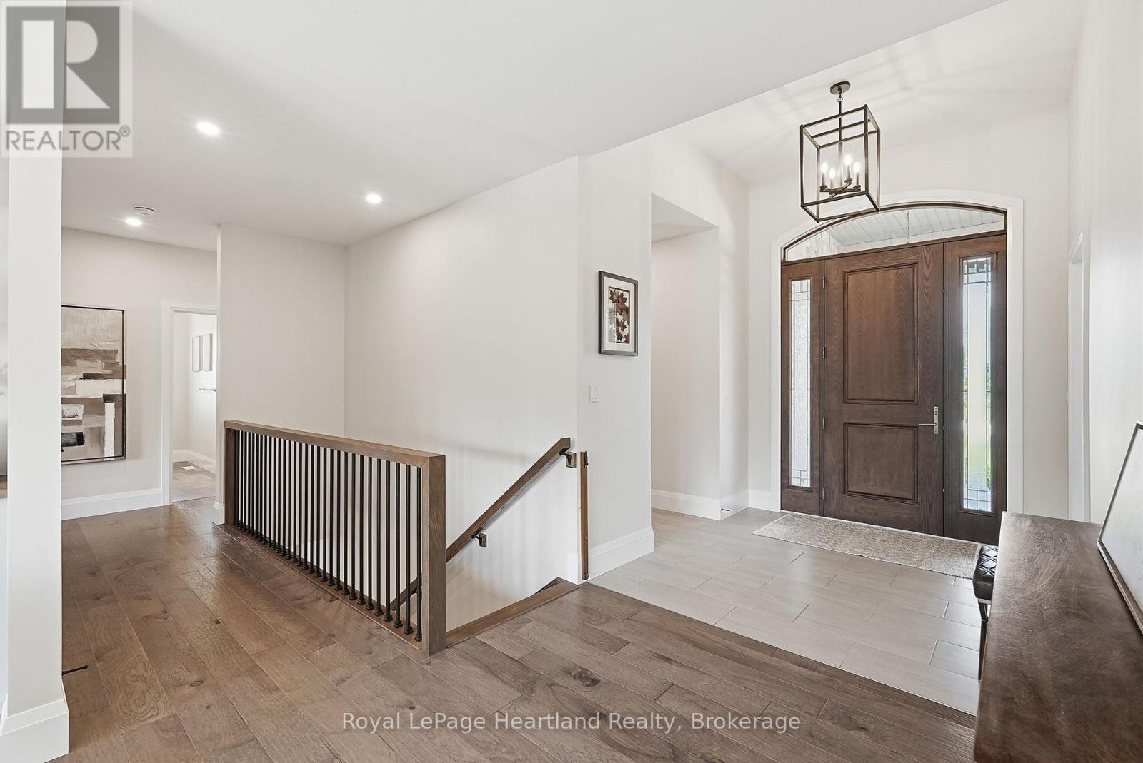 129 Sharron Court, Mapleton, ON